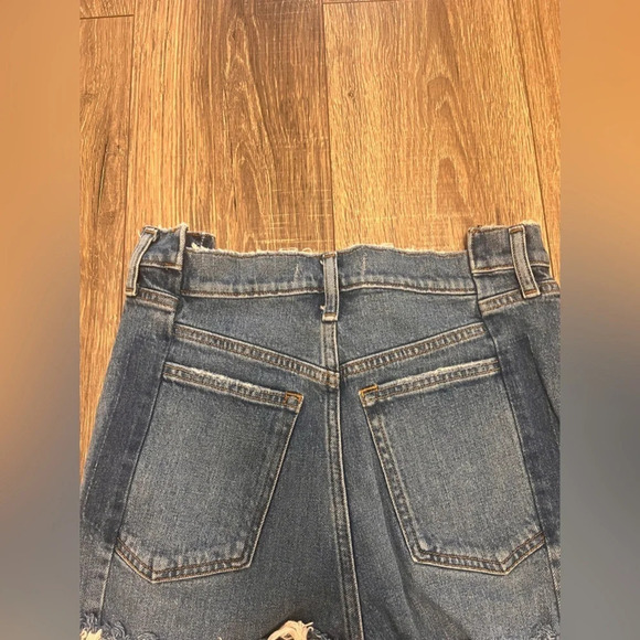 Abercrombie & Fitch High Rise Mom Short Color: Medium Size: 27 - Picture 7 of 8